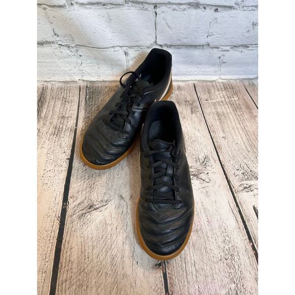 ADIDAS Unisex TiempoX Rio Indoor Soccer Shoes / Size: 4Y - Picture 1 of 9